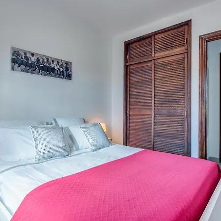 2 Modern Flats Near Playa San Blas *