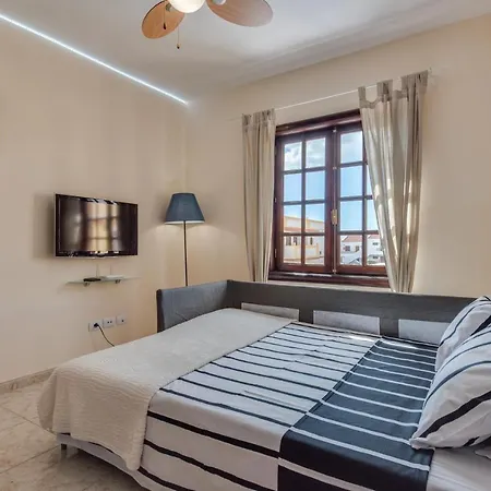 2 Modern Flats Near Playa San Blas